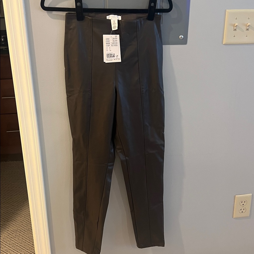H&M vegan leather Pants
Brown/grayish